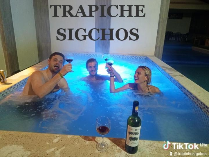 ホテル El Trapiche Sigchos エクステリア 写真